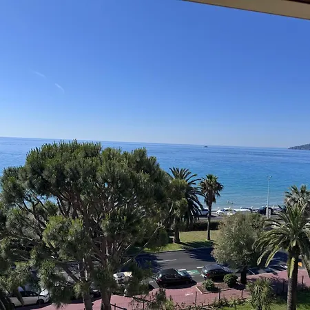 Cote D'azur, Vue & Pieds Dans L'eau * كان